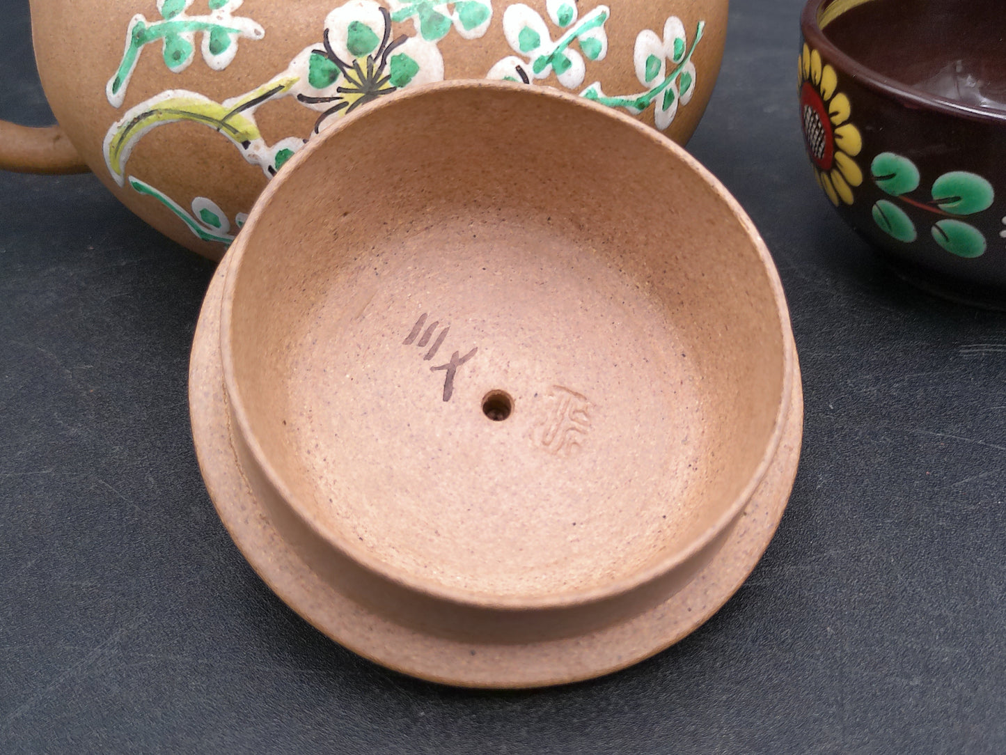 Porcelain Pottery Antique Chinese Teapots Browm and small cup bowl