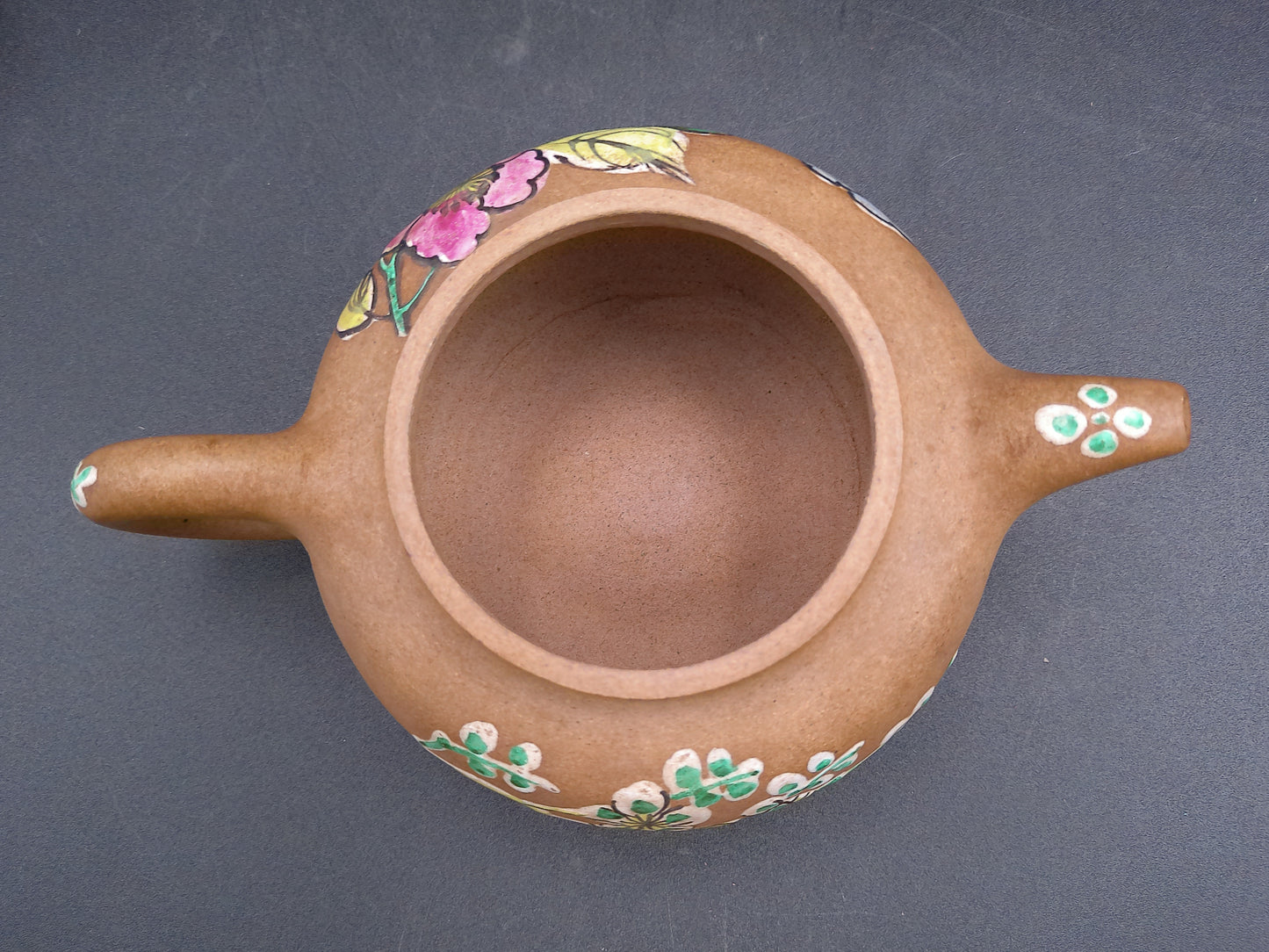 Porcelain Pottery Antique Chinese Teapots Browm and small cup bowl