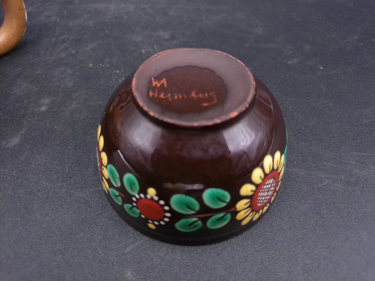 Porcelain Pottery Antique Chinese Teapots Browm and small cup bowl