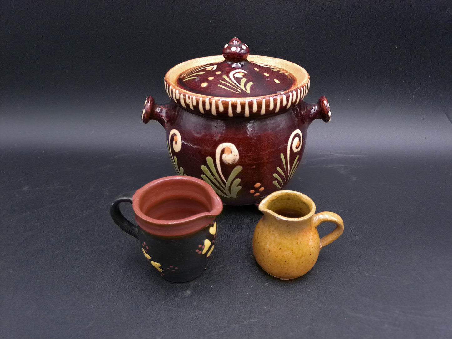 Bowl Pot With Lid Unique Design Pattern  and 2 pitchers Vintage