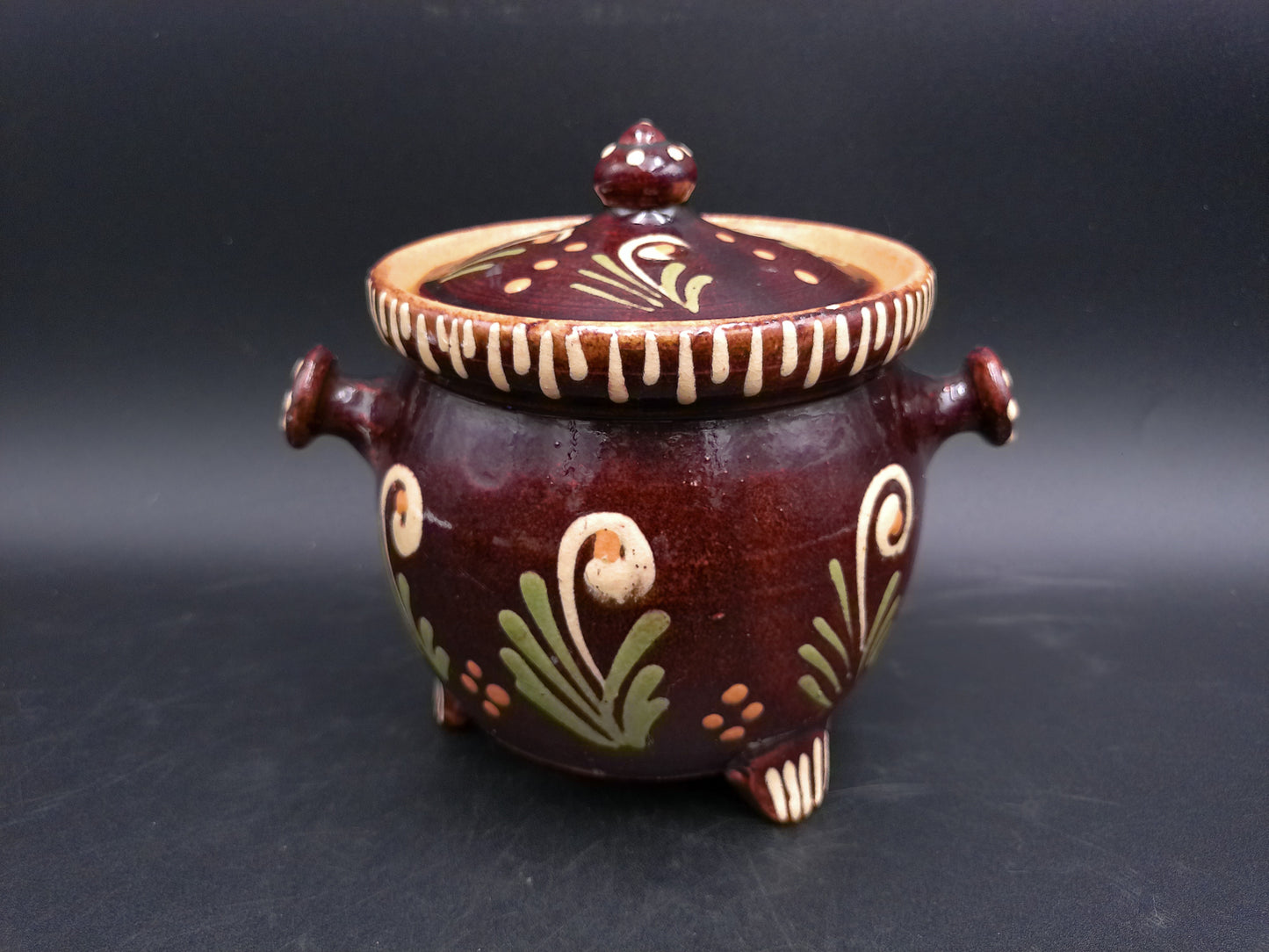 Bowl Pot With Lid Unique Design Pattern  and 2 pitchers Vintage