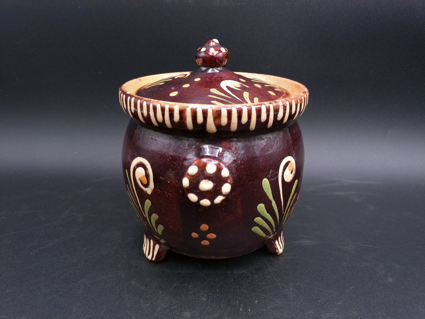 Bowl Pot With Lid Unique Design Pattern  and 2 pitchers Vintage