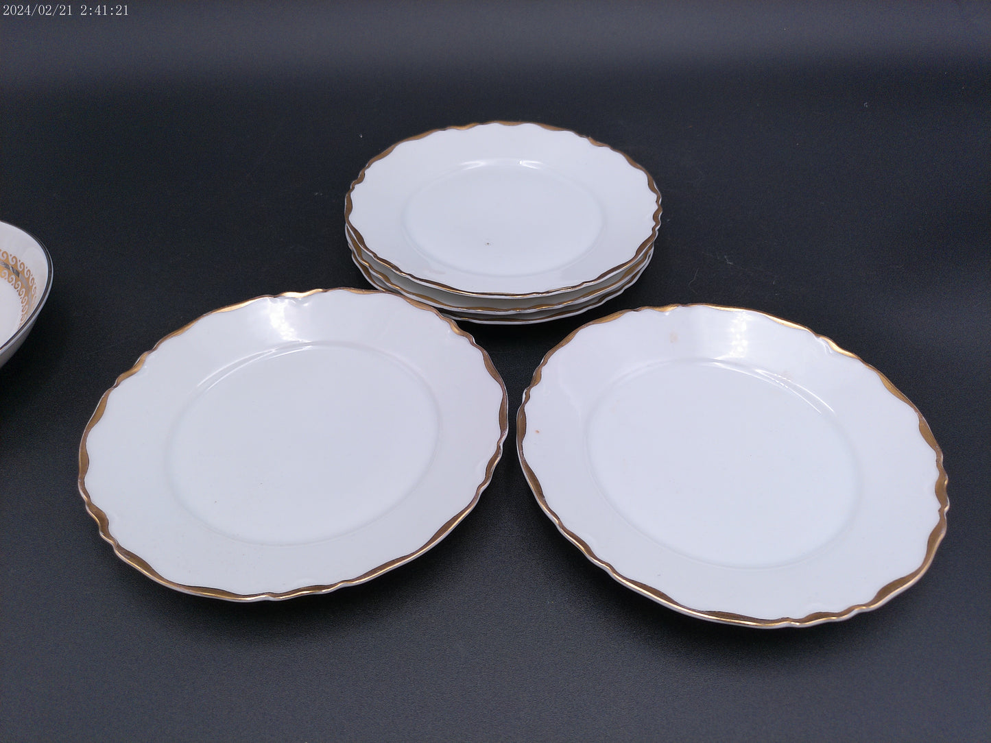Bone China Dinnerware  5 plates and 1 dish Gold design