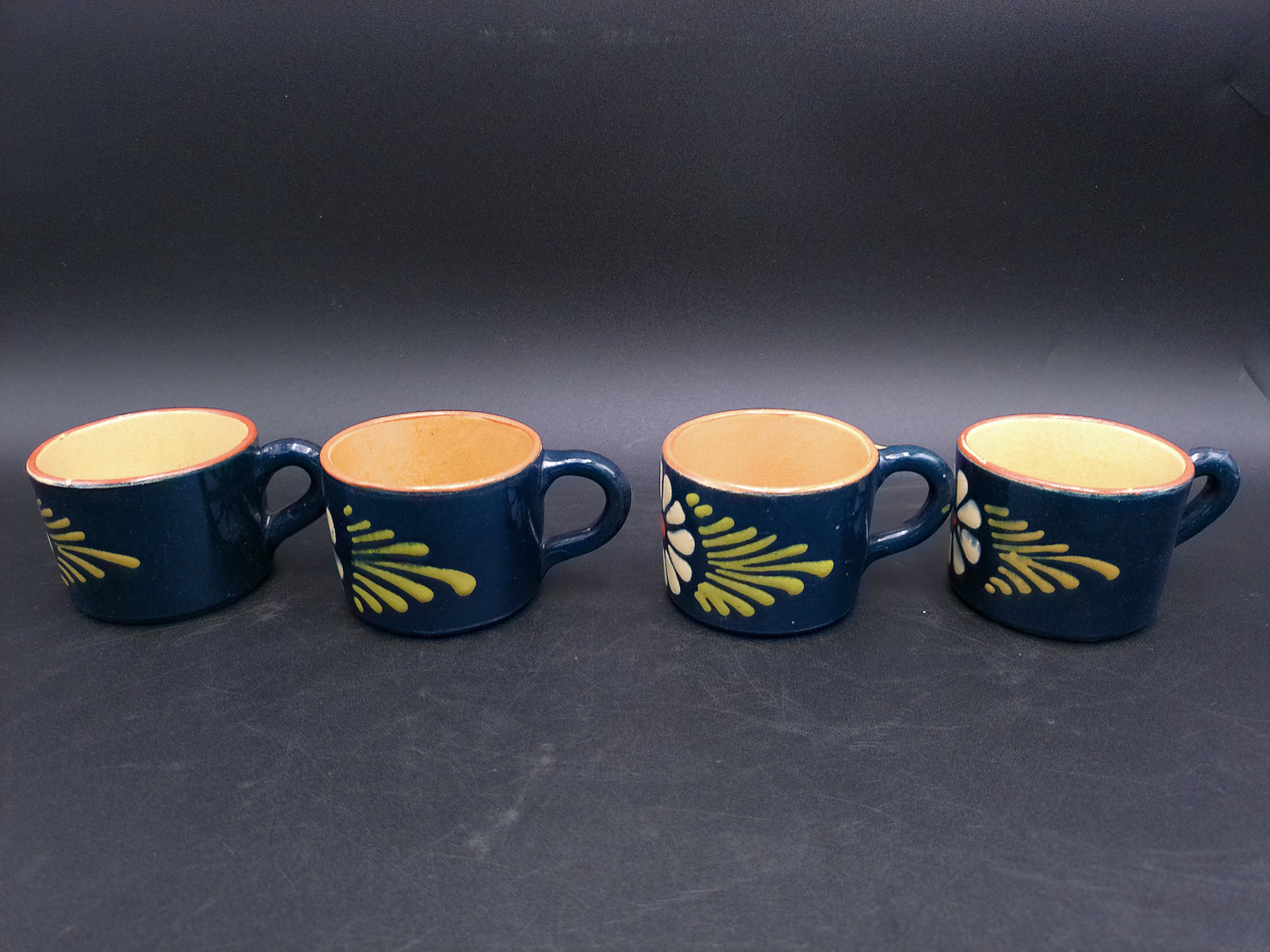 Set of 4 Coffee Cups with Daisy Flower Design Vintage