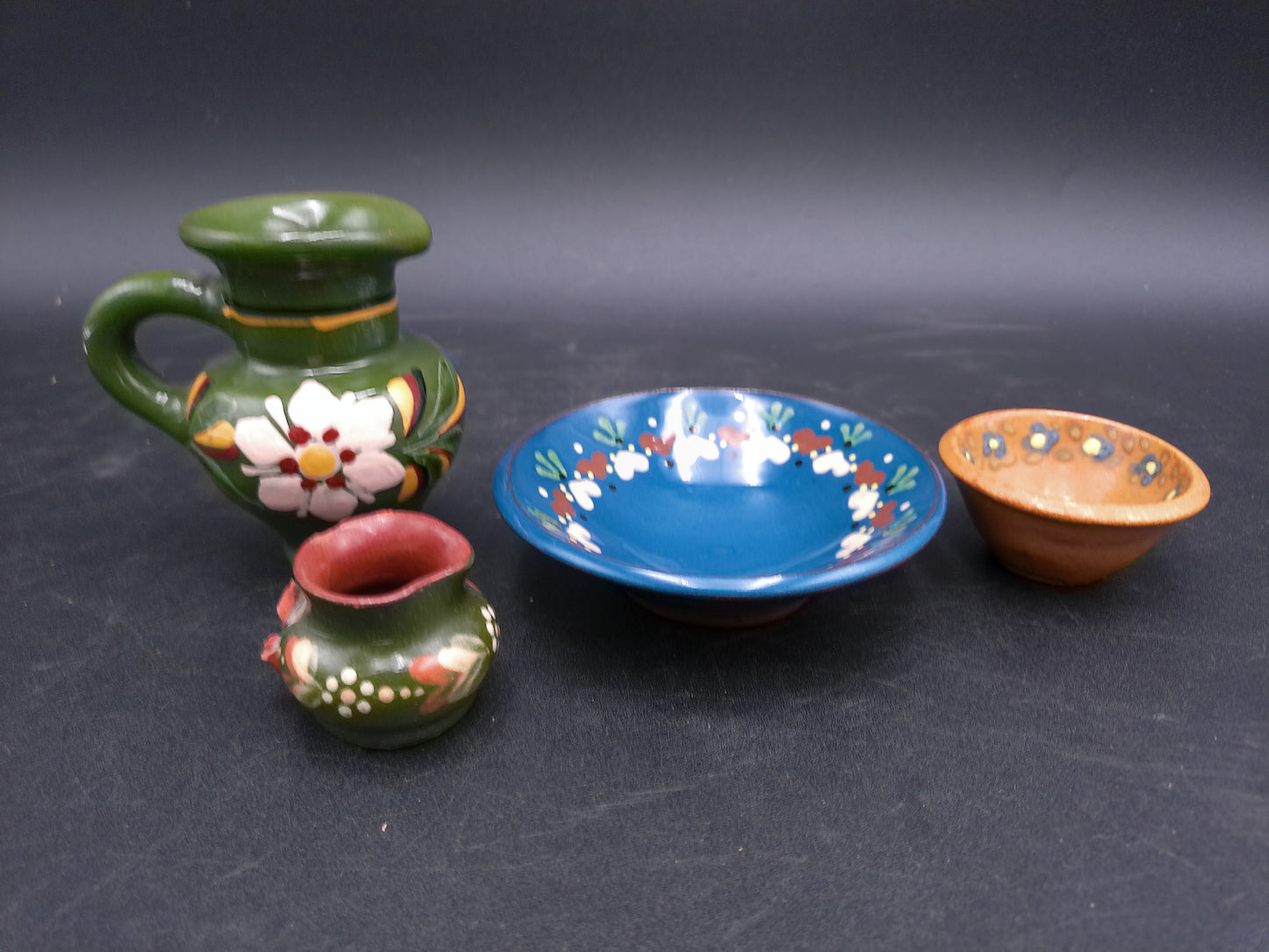 Floral Design Set of 2 Pitches and 2 Bowls Vintage