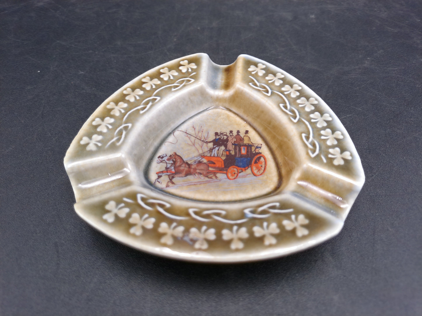 Wade Irish Porcelain 4" Triangle Ashtray Farm Scene Made in Ireland Lot of 2