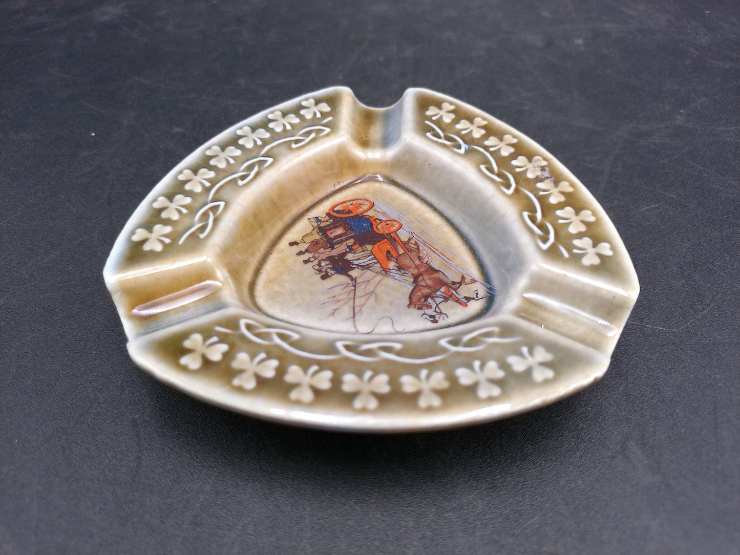 Wade Irish Porcelain 4" Triangle Ashtray Farm Scene Made in Ireland Lot of 2