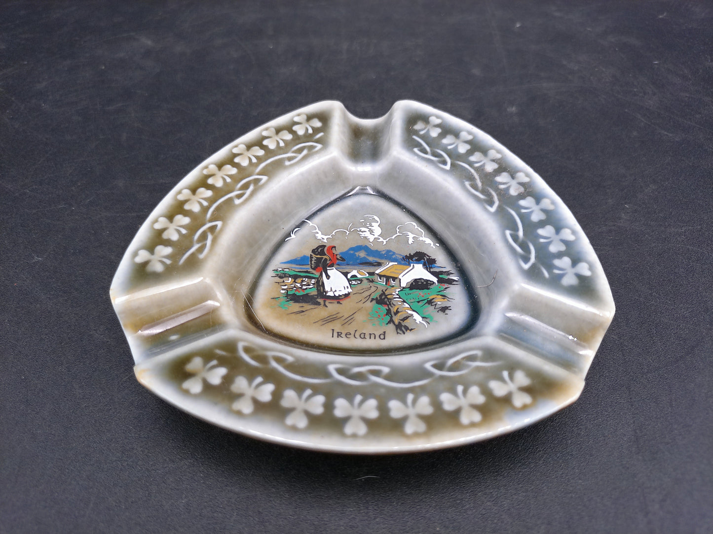 Wade Irish Porcelain 4" Triangle Ashtray Farm Scene Made in Ireland Lot of 2