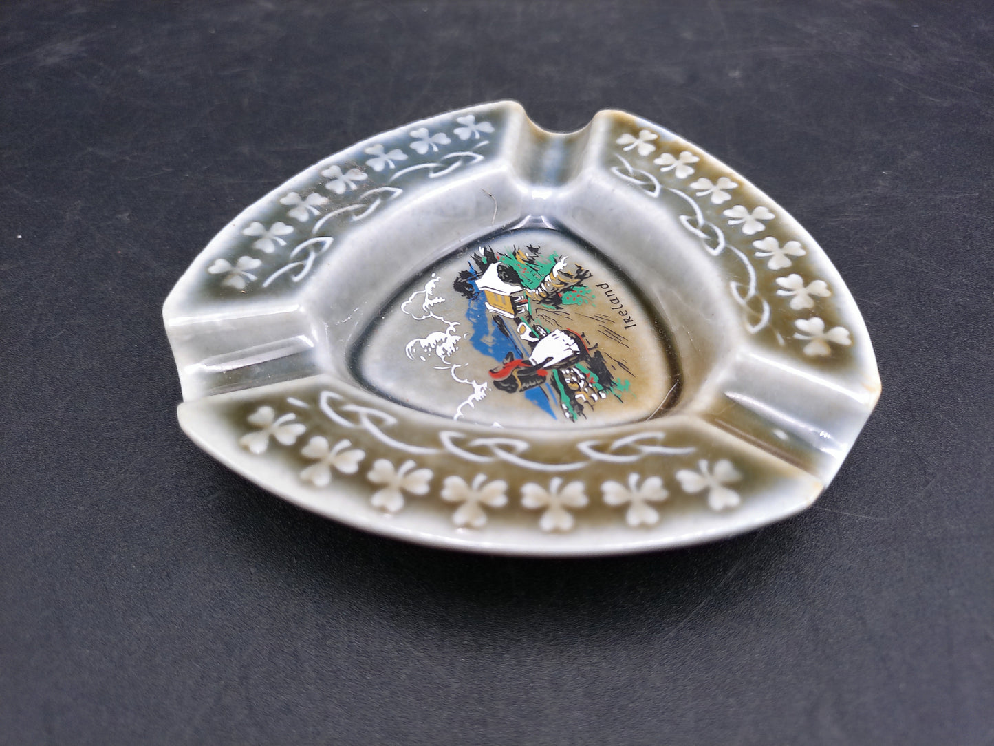 Wade Irish Porcelain 4" Triangle Ashtray Farm Scene Made in Ireland Lot of 2