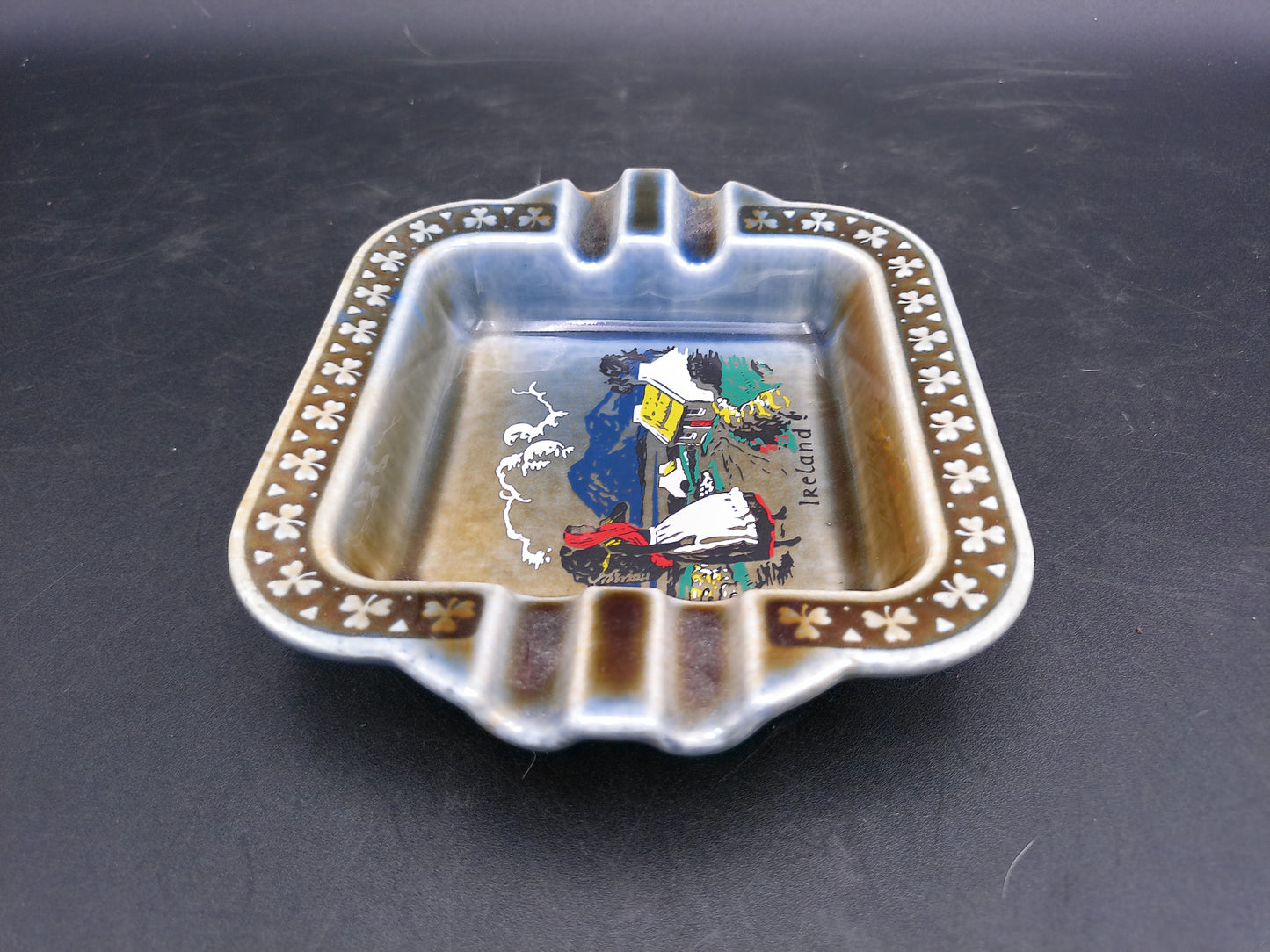 Wade Armagh Co  Irish Porcelain Ashtray Farm Scene Made in Ireland  IP626