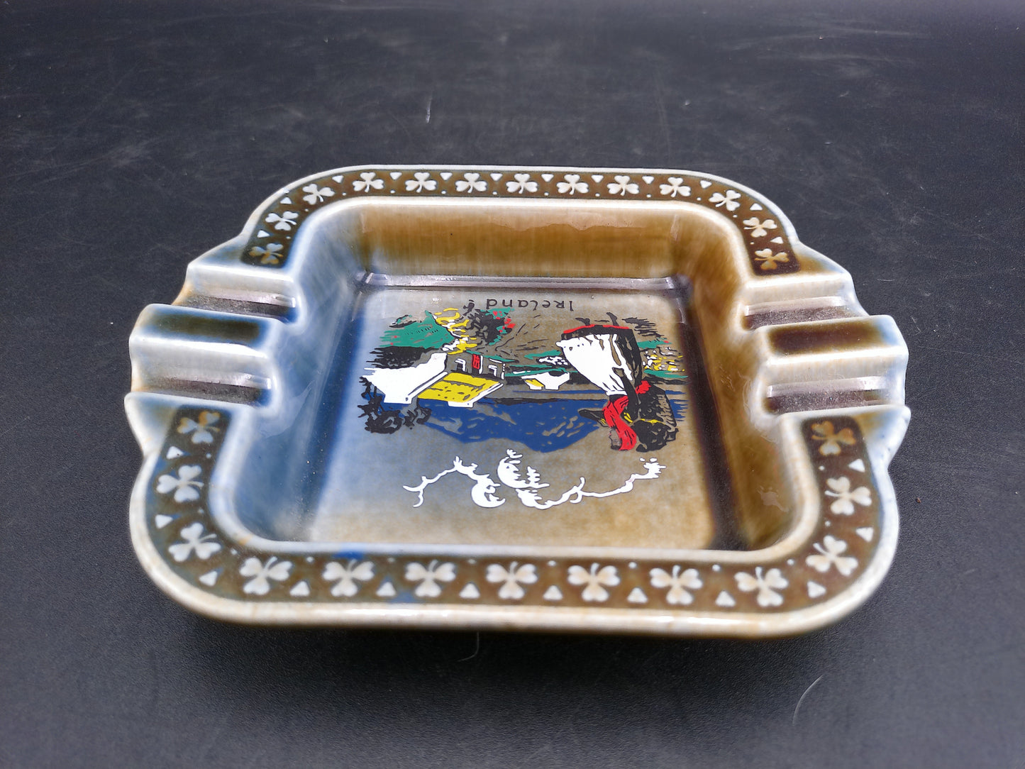 Wade Armagh Co  Irish Porcelain Ashtray Farm Scene Made in Ireland  IP626