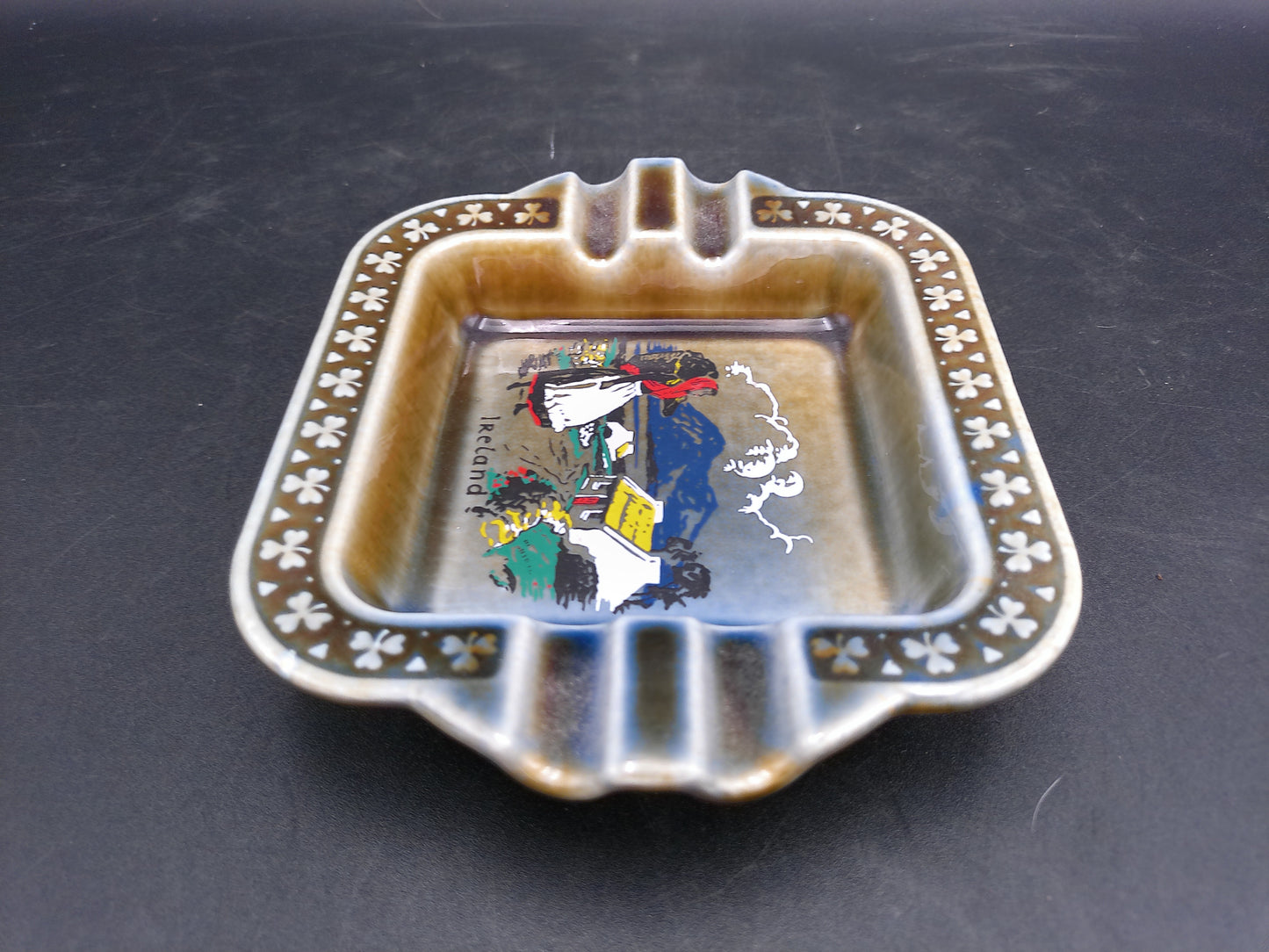 Wade Armagh Co  Irish Porcelain Ashtray Farm Scene Made in Ireland  IP626