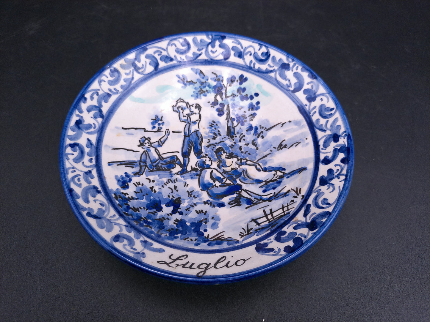 Decorative Plates Made in Italy Luglio and Novembre Set of 2