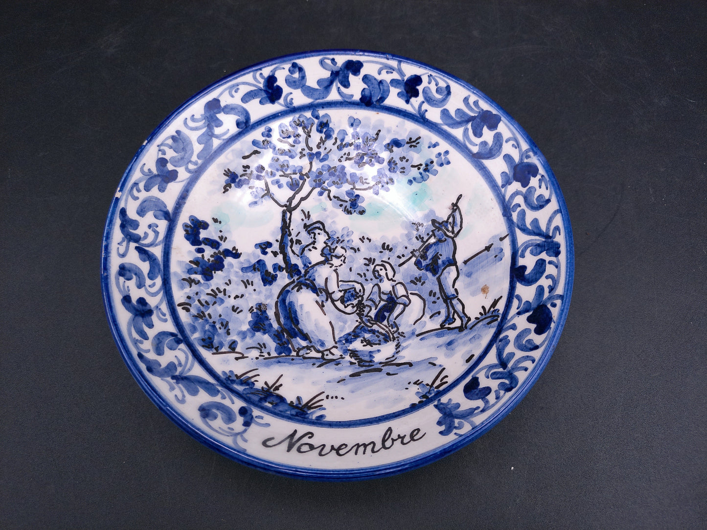 Decorative Plates Made in Italy Luglio and Novembre Set of 2